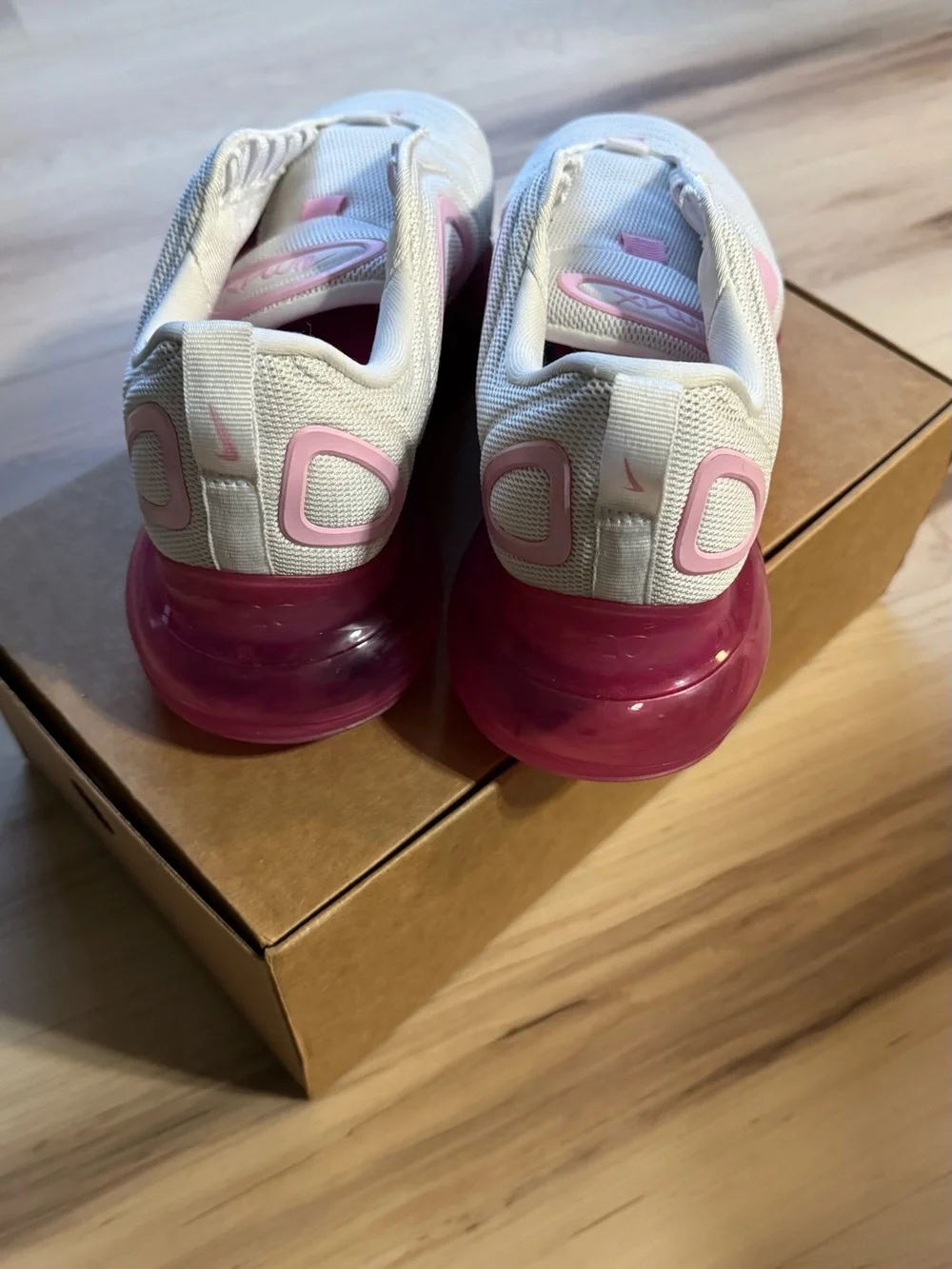 Nike Air Max 720 Pink Rise Sneakers